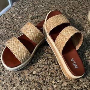 Mia woven sandals